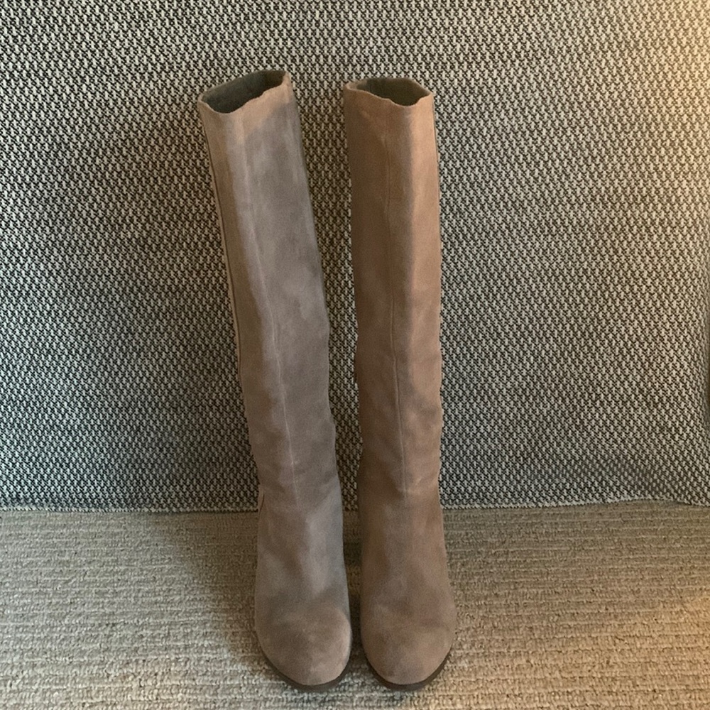 NINE WEST "MAGIC" TAN SUEDE BOOTS